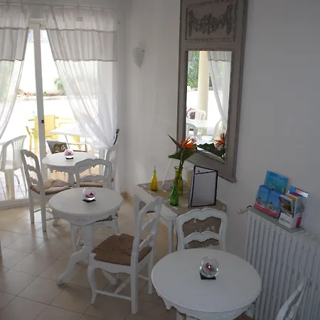 La Des Oliviers, Seaside Hotel 3*